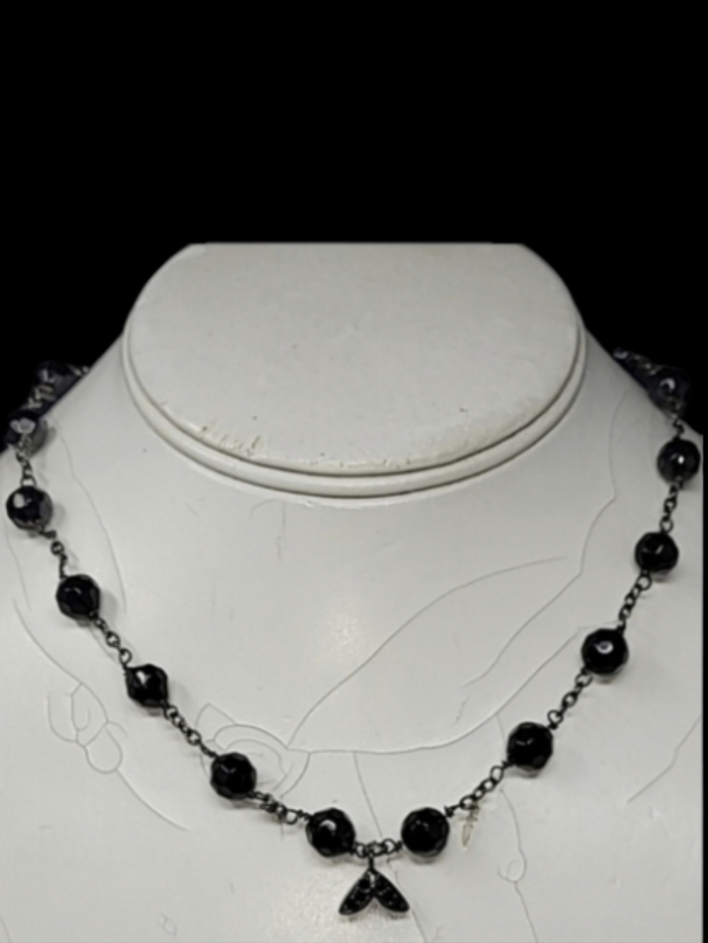 BLACK GLASS BEAD WITH CHARM PENDANT NECKLACE